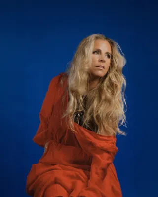Lisa M 